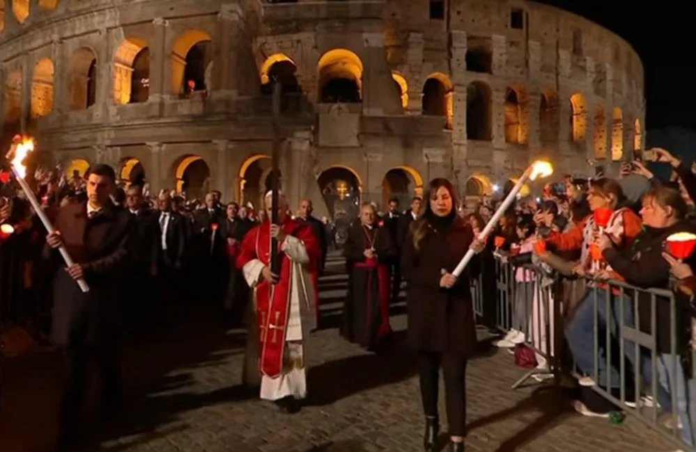 EL OBJETIVO FOTO VIA CRUCIS COLISEO 2026 AICA.ORG 3