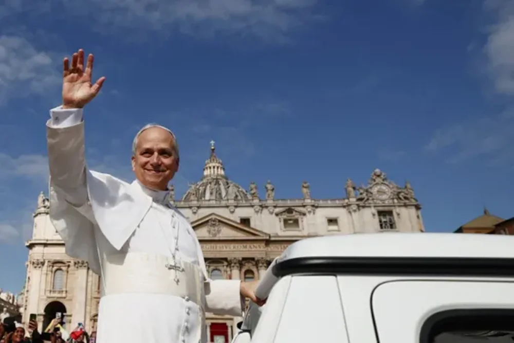 primer-recorrido-leon-xiv-papamovil-vaticano